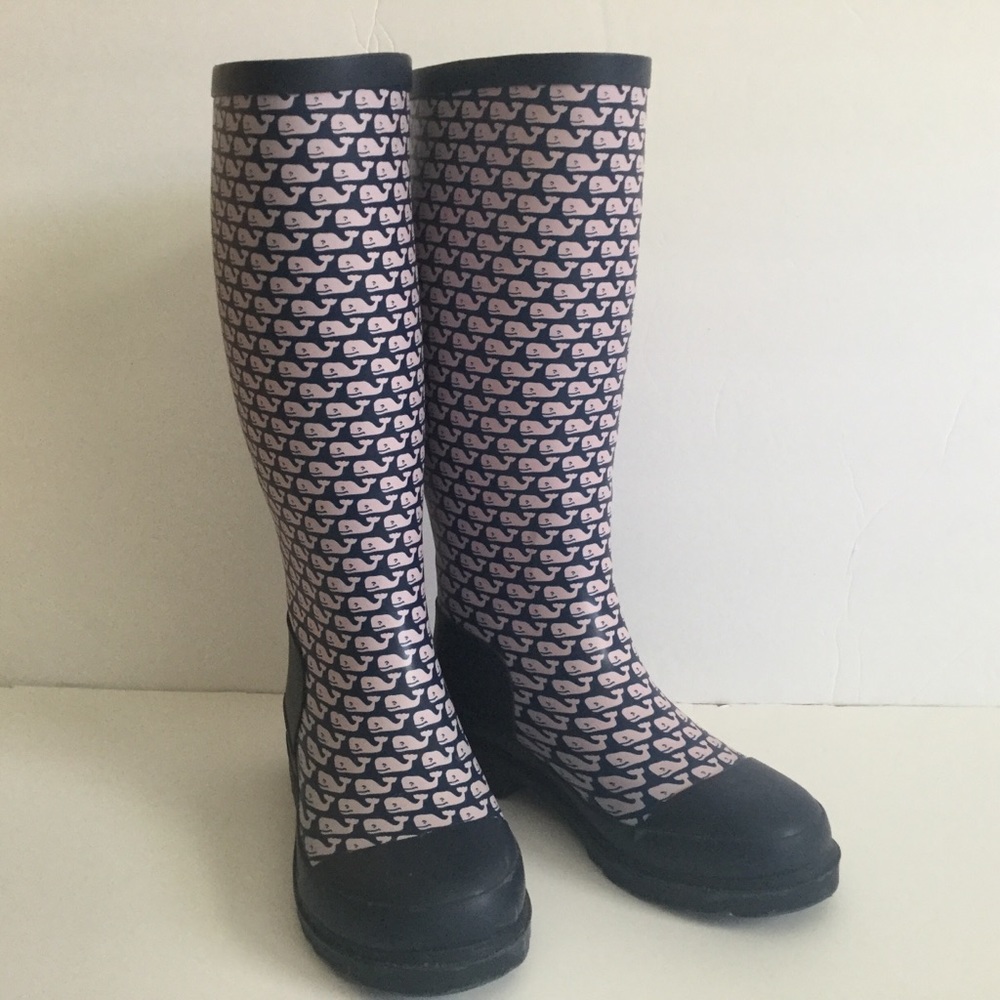 VINEYARD VINES 5 rain boots
Size 5
NEW in box